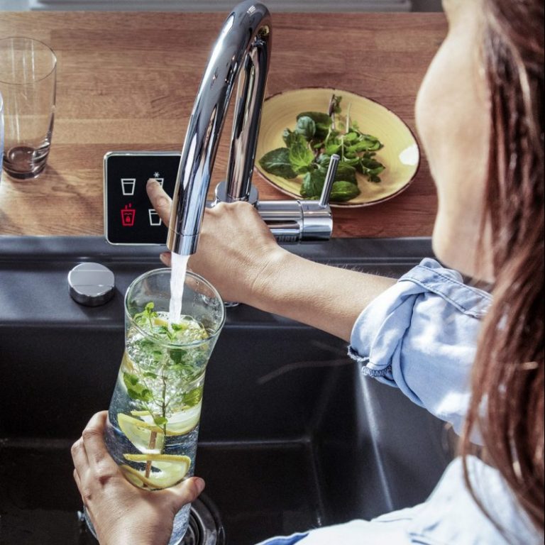 Multifunktionale Trinkwasserarmaturen schaffen Platz in der Küche ...