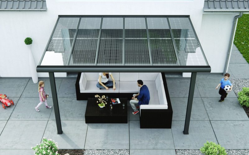 Mit einem festen Solardach für die Terrasse die Outdoorsaison verlängern